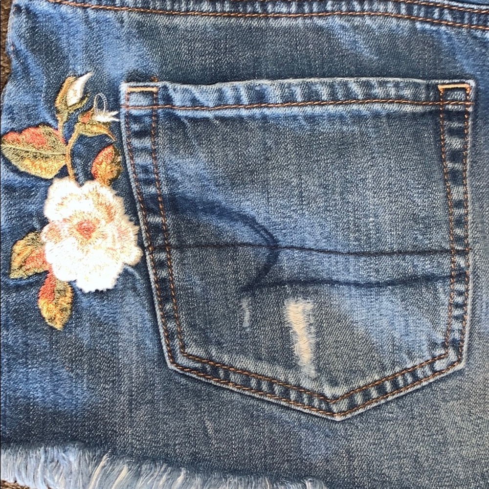 American Eagle Shorts - Picture 4 of 5
